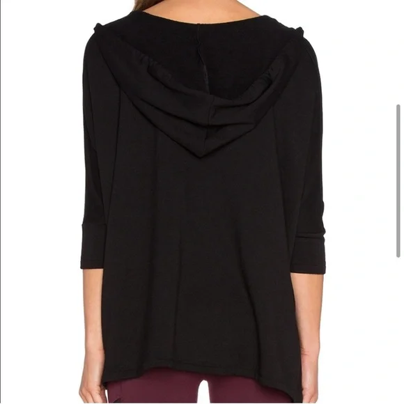 Beyond Yoga Poncho - Picture 2 of 10